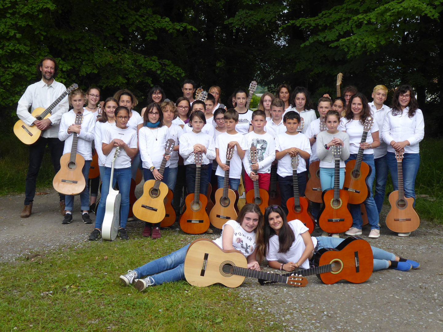 Élèves et professeurs de l'école Iparralaï